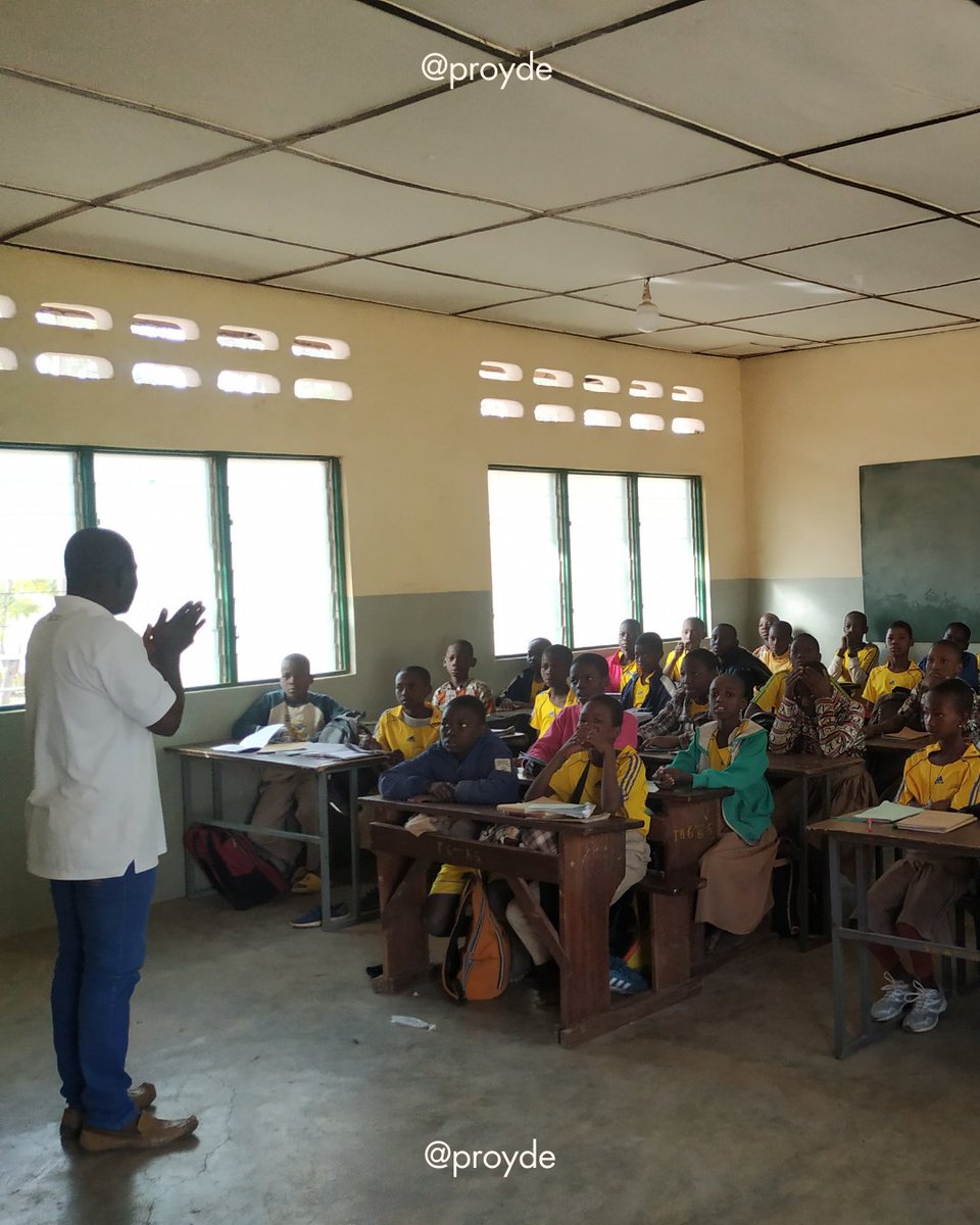 PROYDEMADRID's tweet photo. 📚🌱 En Las Sabanas (Togo), 69 escuelas rurales fortalecen su calidad educativa con formación docente, mejora de infraestructuras y cantinas escolares que benefician a más de 11.181 estudiantes.
Educación + nutrición = futuro. https://t.co/kv8luXL92M