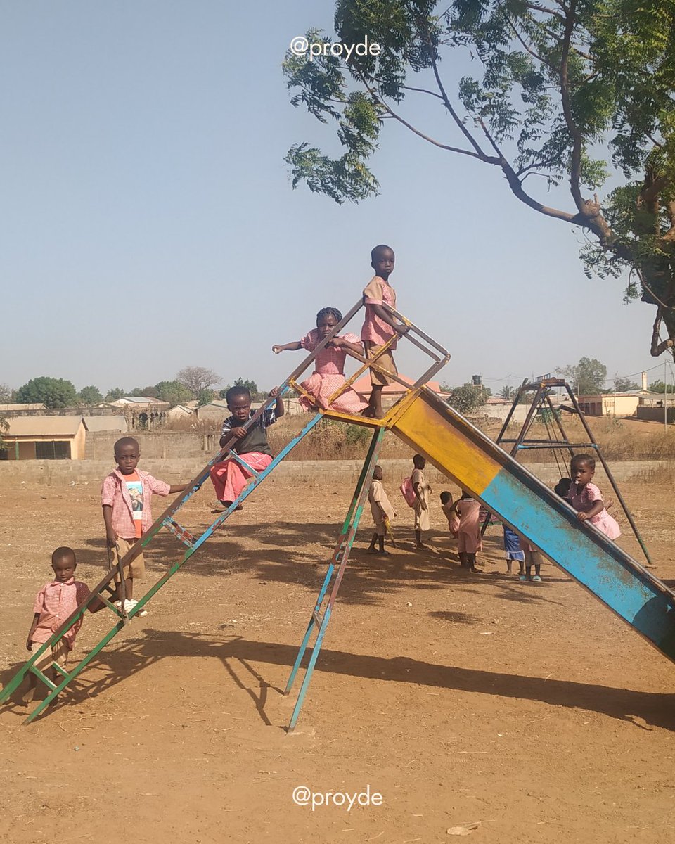 PROYDEMADRID's tweet photo. 📚🌱 En Las Sabanas (Togo), 69 escuelas rurales fortalecen su calidad educativa con formación docente, mejora de infraestructuras y cantinas escolares que benefician a más de 11.181 estudiantes.
Educación + nutrición = futuro. https://t.co/kv8luXL92M