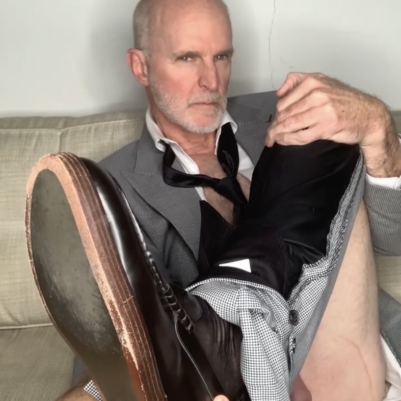 MatureSu1t tweet media