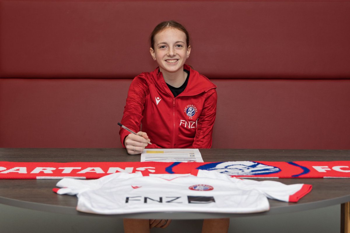 gjonesy09's tweet photo. Proud dad moment as my daughter leaves @ColtsUtd and signs for @SpartansGirls. Life on the road for dad taxi awaits. https://t.co/EQ5qiMGCSo