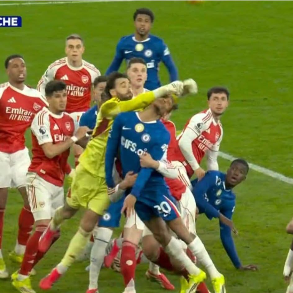 Yet over at Arsenal, <a href="/FA_PGMOL/">PGMO</a> are showing the usual bias towards their favourite club…

2 hands around the player, holding him down like it’s WWE, and then David Raya punches him in the face.

No penalty though apparently 😭😭😭