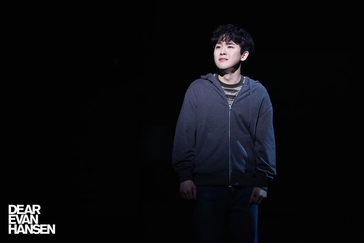 진실이 밝혀지면…
모두 다 알게~ 되면…
날 이해해줄까
아님 … 다 떠날까,.
계속해서 난 ~ 도망칠 ~ 수 밖에 없을까.
어떻게~ 해야 ~ 저 안에… 들어갈 수 … 있지
저… 빛 속으로~….