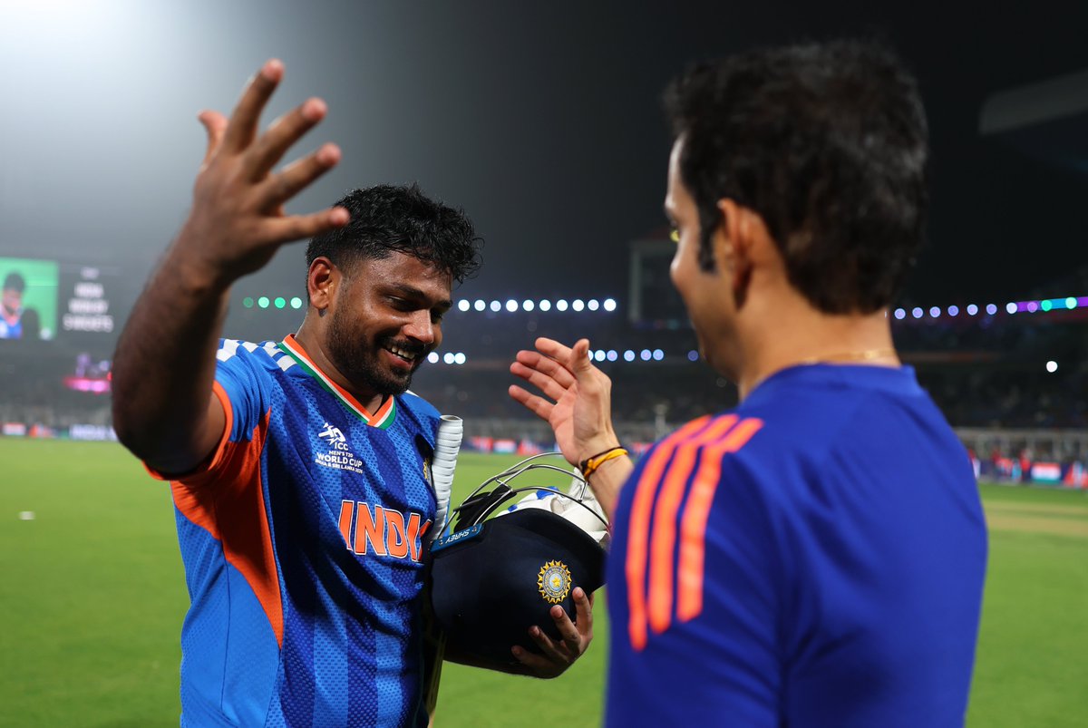 ICC's tweet photo. 𝐀𝐝𝐦𝐢𝐫𝐚𝐭𝐢𝐨𝐧 𝐚𝐥𝐥 𝐚𝐫𝐨𝐮𝐧𝐝 🫂❤️

Sanju Samson's match-winning knock at #T20WorldCup had appreciation flowing from both the camps 👏

Relive his special innings 🎥 https://t.co/Av2lFkYFWX https://t.co/kHgGiuL910