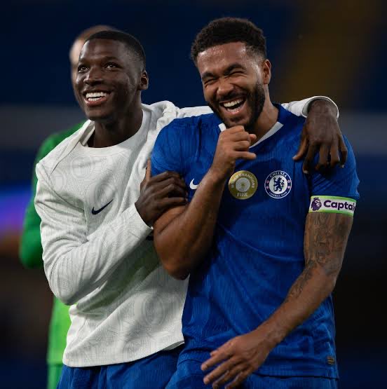 CaicedoClass_'s tweet photo. It's only a matter of time when these two are going to get sick of playing with all of this sh*te players. They really don't deserve this. 

#ARSCHE #chelsea #arsenal #ww3 https://t.co/73reVxmOGl