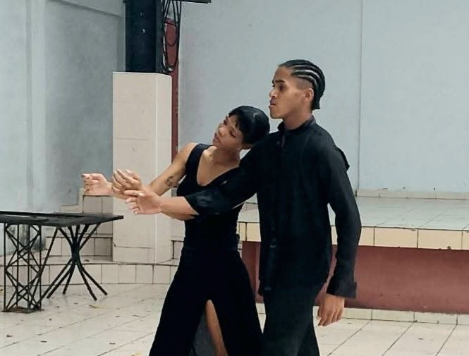 La Compañía Danza Libre en convidó en esta ocasión a su espacio SabaDanza, como invitados a los integrantes de Proyecto Loco, agrupación del movimiento de artistas aficionados, que celebró durante este encuentro su 24 aniversario de creado.