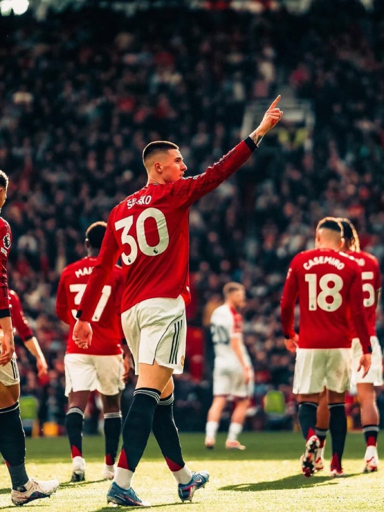 🚨🇸🇰 Benjamin Sesko on Instagram

“We’re Manchester United, and we’re never gonna stop! ❤️👊 Keep going, all together! Thanks for your support, Old Trafford! 💥"