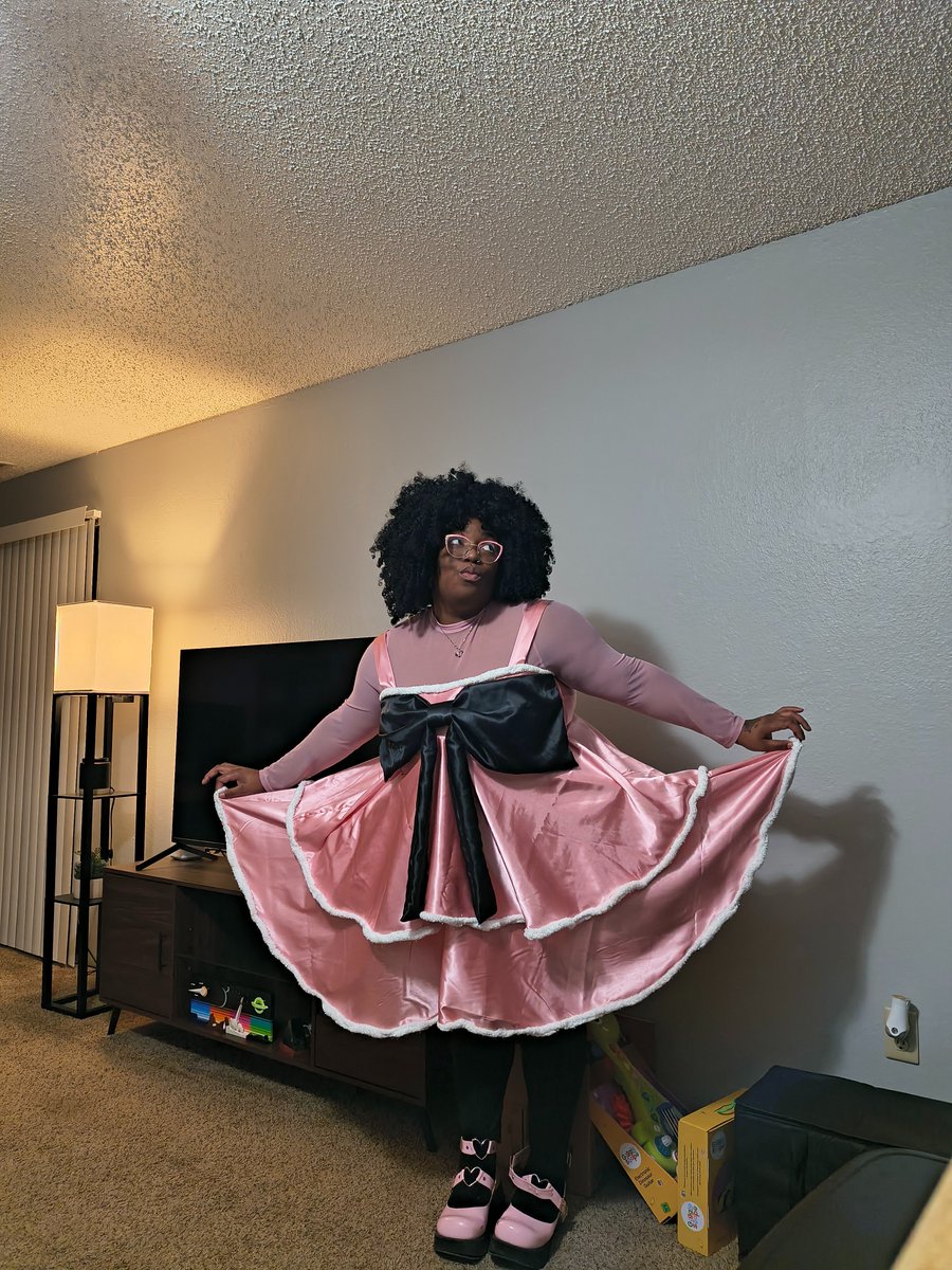 ItsMissFashion's tweet photo. You guys never got to see the Christmas dress i made! 
Results and a construction photo https://t.co/wQ4fuSPRrL