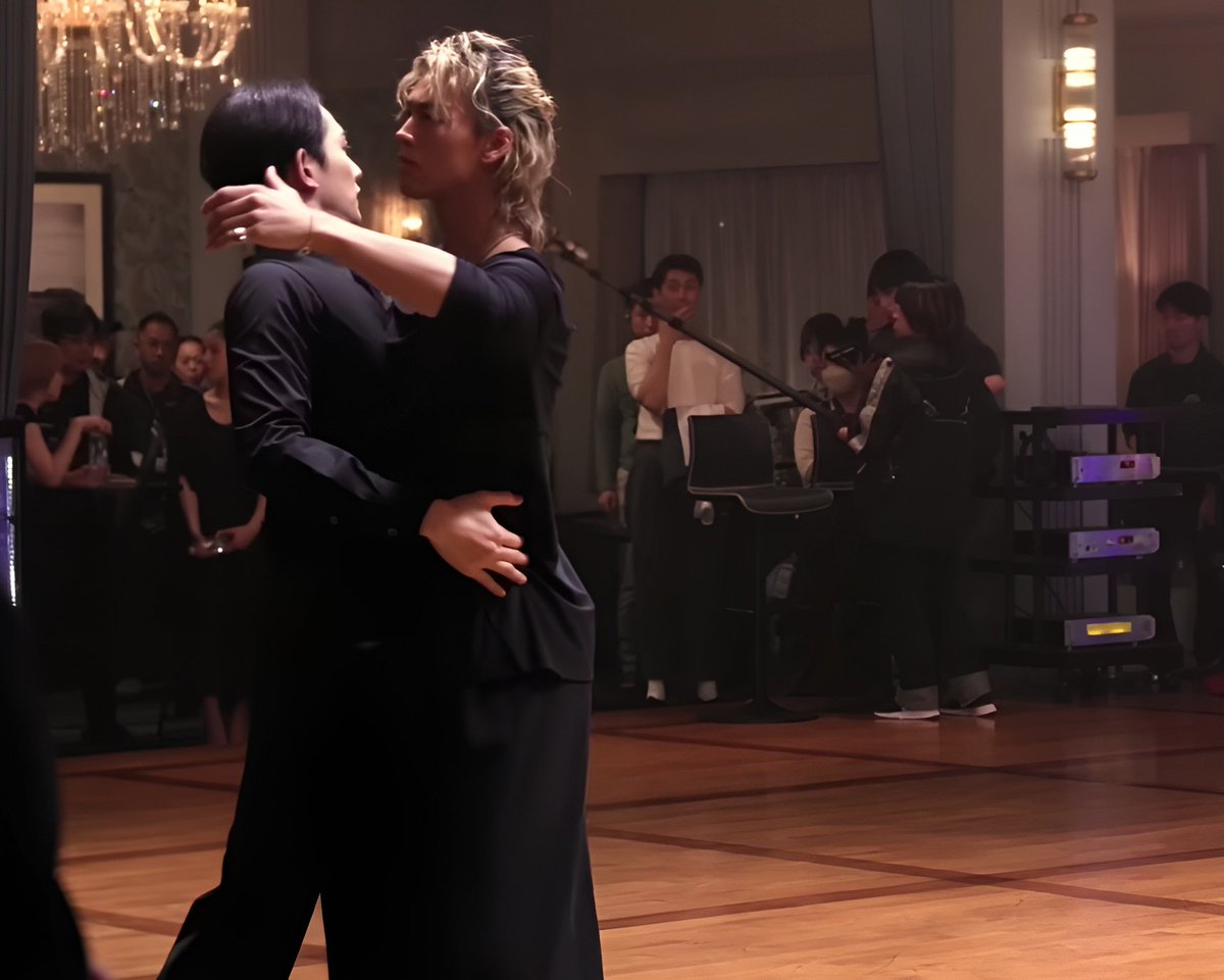 LilianKrueger's tweet photo. Keita once said "...the spot between your waist and stomach is the part that comes into contact the most when two people are dancing, and it's also the part that sends dance signals to each other, and Takeuchi-kun, you have a really nice home for it.." 
#10DANCE #Netflix10Dance https://t.co/1ewYGhp8UQ