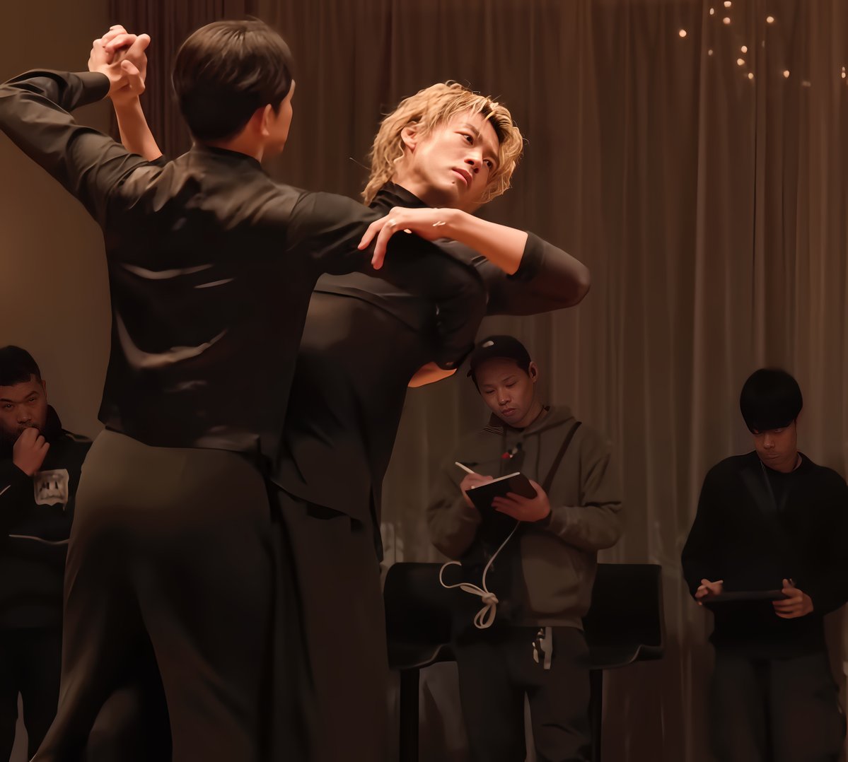 LilianKrueger's tweet photo. Keita once said "...the spot between your waist and stomach is the part that comes into contact the most when two people are dancing, and it's also the part that sends dance signals to each other, and Takeuchi-kun, you have a really nice home for it.." 
#10DANCE #Netflix10Dance https://t.co/1ewYGhp8UQ