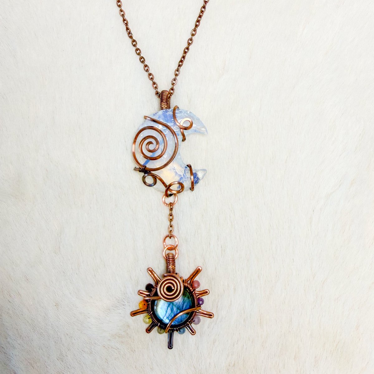 opalite moon with a labradorite rainbow sun🌀

“sunset at the sea” collection coming to my shop Thursday 3/05 at 8pm eastern time 🌞🌈🌙