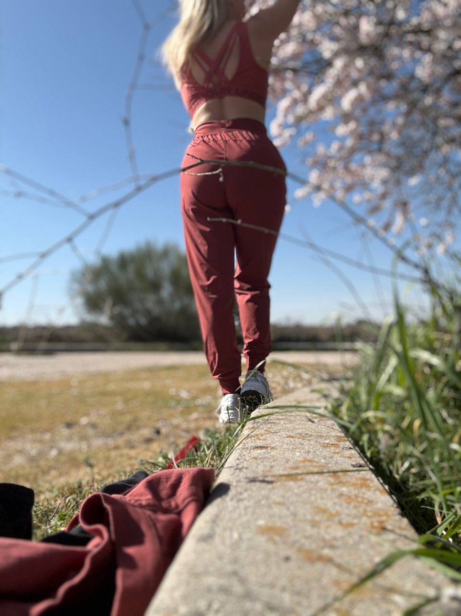 GoddessCandy36's tweet photo. Sumiso financiero que reembolse mi escapadita al campo con mi amante. https://t.co/LRU6zqhJGG