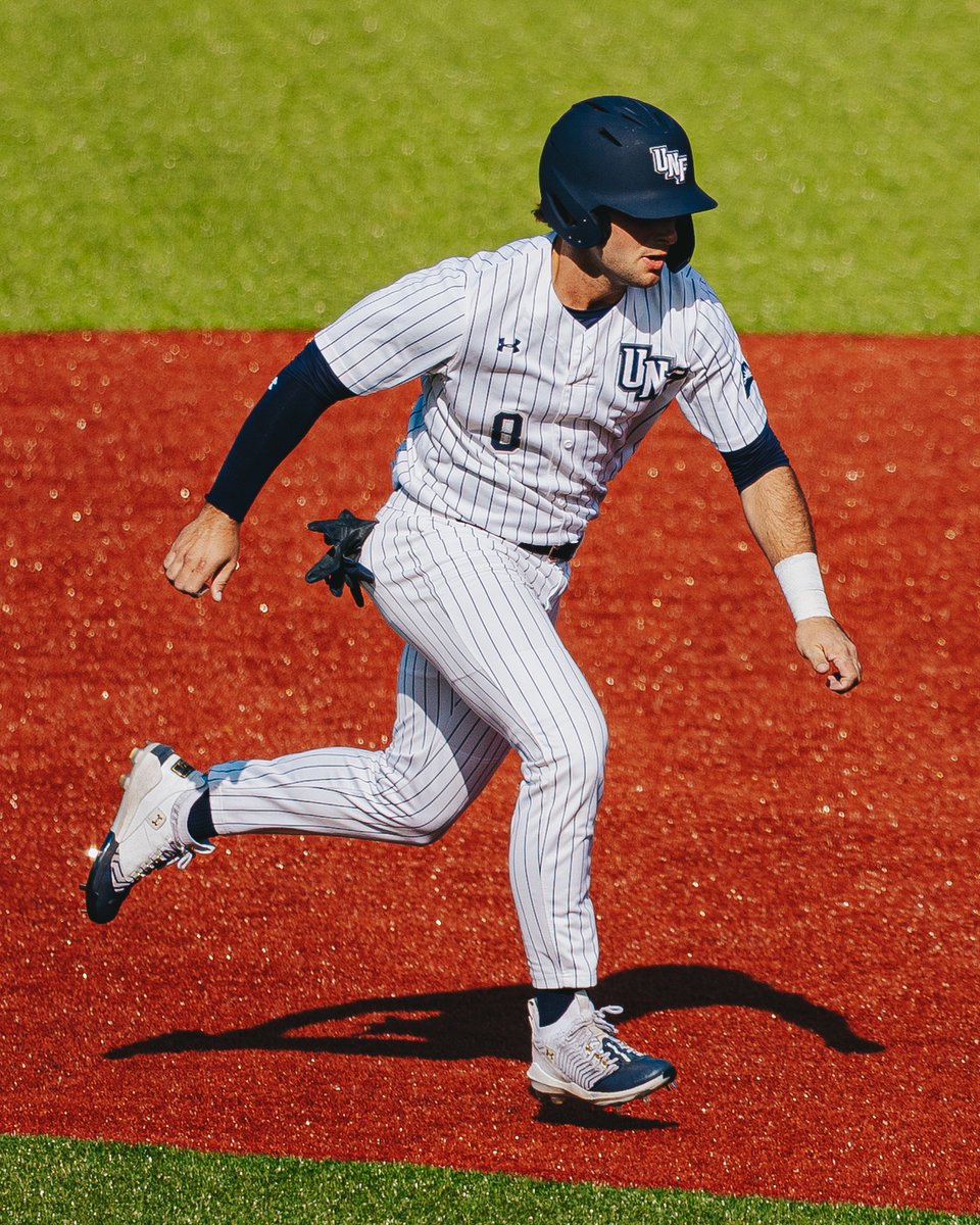 OspreyBSB's tweet photo. Boone Hosey finds the gap in right to plate a pair!

B1 | UNF 3, PC 0

#SWOOP https://t.co/h4MHeS66ka