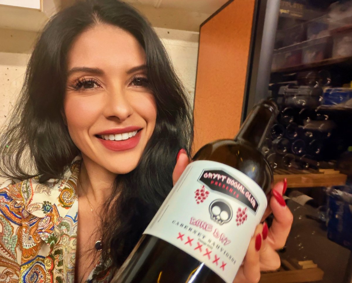 Just uncorked another two exquisite bottles 🔥🍷
Shoutout to <a href="/cryptsocialclub/">💀 Crypt Social Club 💀</a> &amp; <a href="/WCCN2022/">Bella Spirits</a> 

These Cabernets are absolutely phenomenal. As a serious wine connoisseur who’s been collecting and cellaring bottles for 9 years, I can confidently say last night’s tasting was a massive