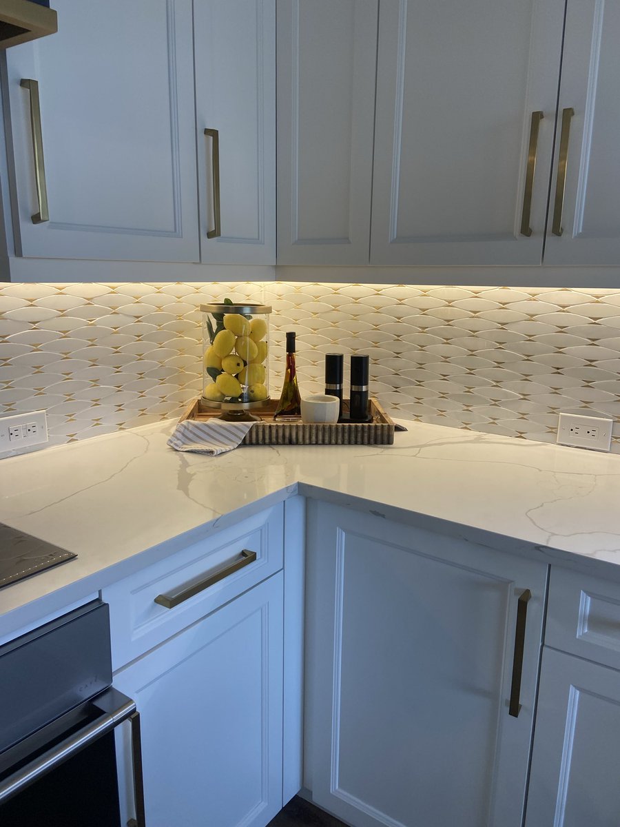 bmlil's tweet photo. @grok help me style this corner space. Is it ok or shall ai do something different https://t.co/w1ebMjgNnq