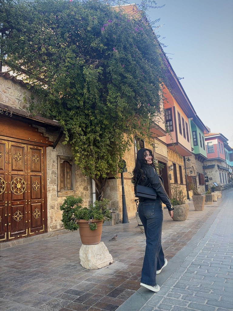 buseincir1's tweet photo. şu sıralar Antalya/Kaleiçi havaları lazım gerçekten pörfektoo https://t.co/VoMyH6XaHq