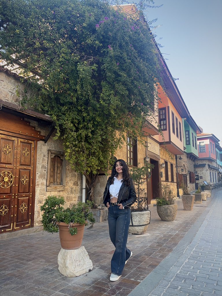 buseincir1's tweet photo. şu sıralar Antalya/Kaleiçi havaları lazım gerçekten pörfektoo https://t.co/VoMyH6XaHq