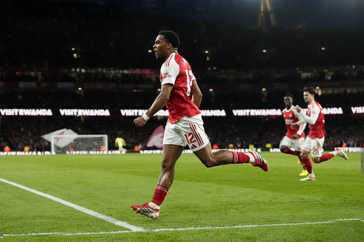 AND BREATHE… 

FT: Arsenal 2-1 Chelsea. 

Saliba—21’
OG Hincapie—45+2’
Timber—66’

3 gol, ketiganya bek Arsenal semua yang ngegoalin, ketiganya juga gol dari skema corner. Jujur ngga ada puas2nya sama match ini, Arsenal jelek.. banget. Syukur masih bisa menang.