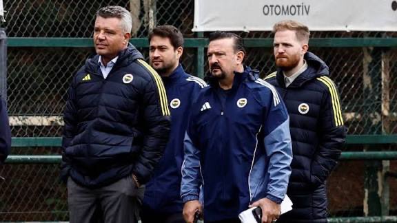 FenerCanli's tweet photo. Forvet lazım olan takıma 35 yaşında orta saha çeken yönetim eserinizi iyi izleyin dün her kese kaybeden Kasımpaşaya bu gün 14. Sıradaki Antalya spora yenildik takımda uyum yok yönetim rezil hala saran diyenler ne yaşıyor hala Tedesco diyenler ne düşünüyorsunuz kendinize gelin gidişat iyi değil acil toparlanmamiz gerek biz şanlı Fenerbahçeyiz yenilgi kabul edilemez.