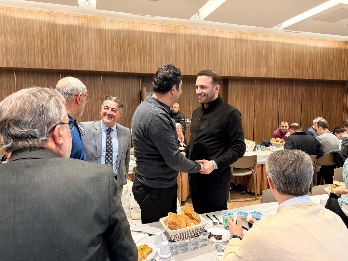 AKBeyoglu's tweet photo. Sivaslı komşularımızla İlçe Başkanlığımızda aynı sofrada buluşmanın bereketini yaşadık.

Ramazan’ın paylaşma ve kardeşlik ruhunu hep birlikte hissettiğimiz iftar programımızda gönüller bir, dualar ortak oldu. Muhabbetiyle soframızı şenlendiren tüm hemşehrilerimize teşekkür ediyoruz.

#BirOlmakRuhumuzdaVar 
#MilletimizleİnancımızBir