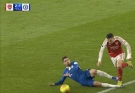 🔴 Gabriel takes out   🔵 Neto takes out
the Brentford player    Arsenal’s Martinelli
NO CARD ❌ 🟨 🟥    CARD ✅ 🟨 🟥