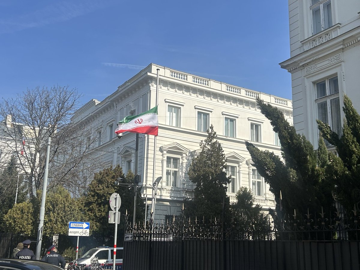 MichelJungwirth's tweet photo. Irans Ex-Präsident Ahmadinejad soll ebenso tot sein. Er soll ja 1989 an der Ermordung dreier Kurdenführer in Wien beteiligt gewesen (Gedenktafel in Wien-Mitte) und dann in die iranische Botschaft (3. Bezirk) geflüchtet sein. Österreichischen  Behörden ließen Attentäter ausreisen https://t.co/X1mieh1r0k