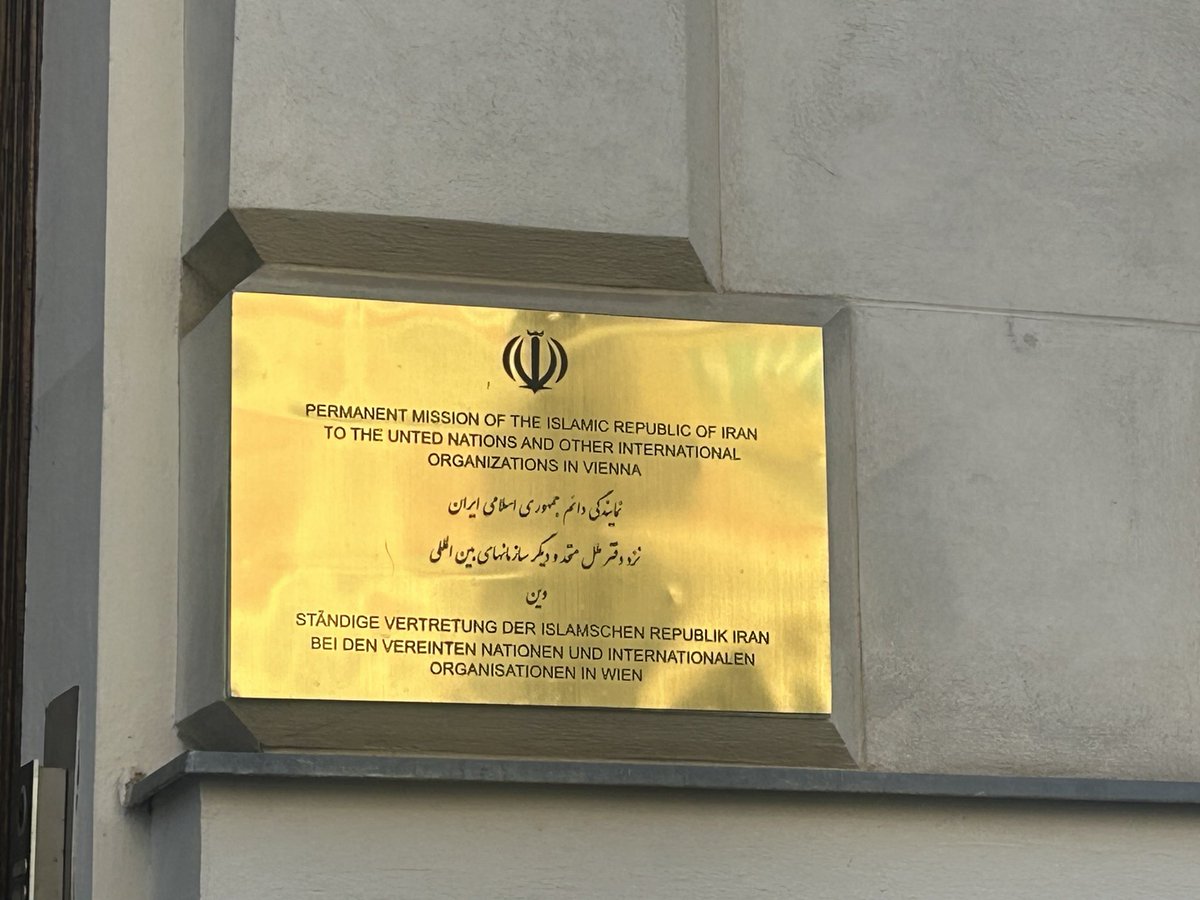 MichelJungwirth's tweet photo. Irans Ex-Präsident Ahmadinejad soll ebenso tot sein. Er soll ja 1989 an der Ermordung dreier Kurdenführer in Wien beteiligt gewesen (Gedenktafel in Wien-Mitte) und dann in die iranische Botschaft (3. Bezirk) geflüchtet sein. Österreichischen  Behörden ließen Attentäter ausreisen https://t.co/X1mieh1r0k