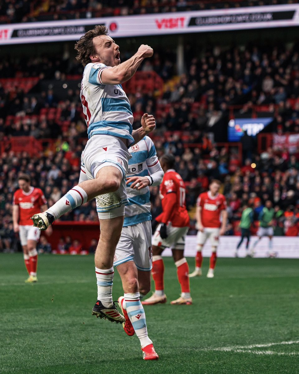 Champ_NewsFR's tweet photo. Wrexham dans la course aux playoffs ! ✊️

Le club gallois est 6ème et vient d'enchaîner sa 3ème victoire d'afillé  💪

On rappelle qu'en cas de montée en Premier League, Wrexham pourrait signer sa 4ème montée consécutive !!! ❤️

🤯 FOLIE TOTALE 🤯 https://t.co/ugQ84rRXly