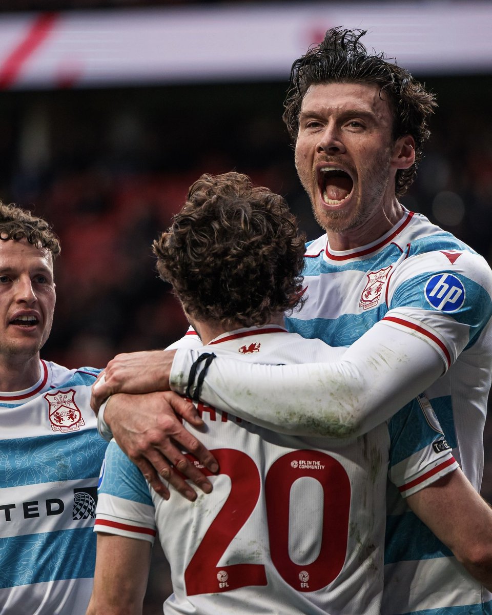 Champ_NewsFR's tweet photo. Wrexham dans la course aux playoffs ! ✊️

Le club gallois est 6ème et vient d'enchaîner sa 3ème victoire d'afillé  💪

On rappelle qu'en cas de montée en Premier League, Wrexham pourrait signer sa 4ème montée consécutive !!! ❤️

🤯 FOLIE TOTALE 🤯 https://t.co/ugQ84rRXly
