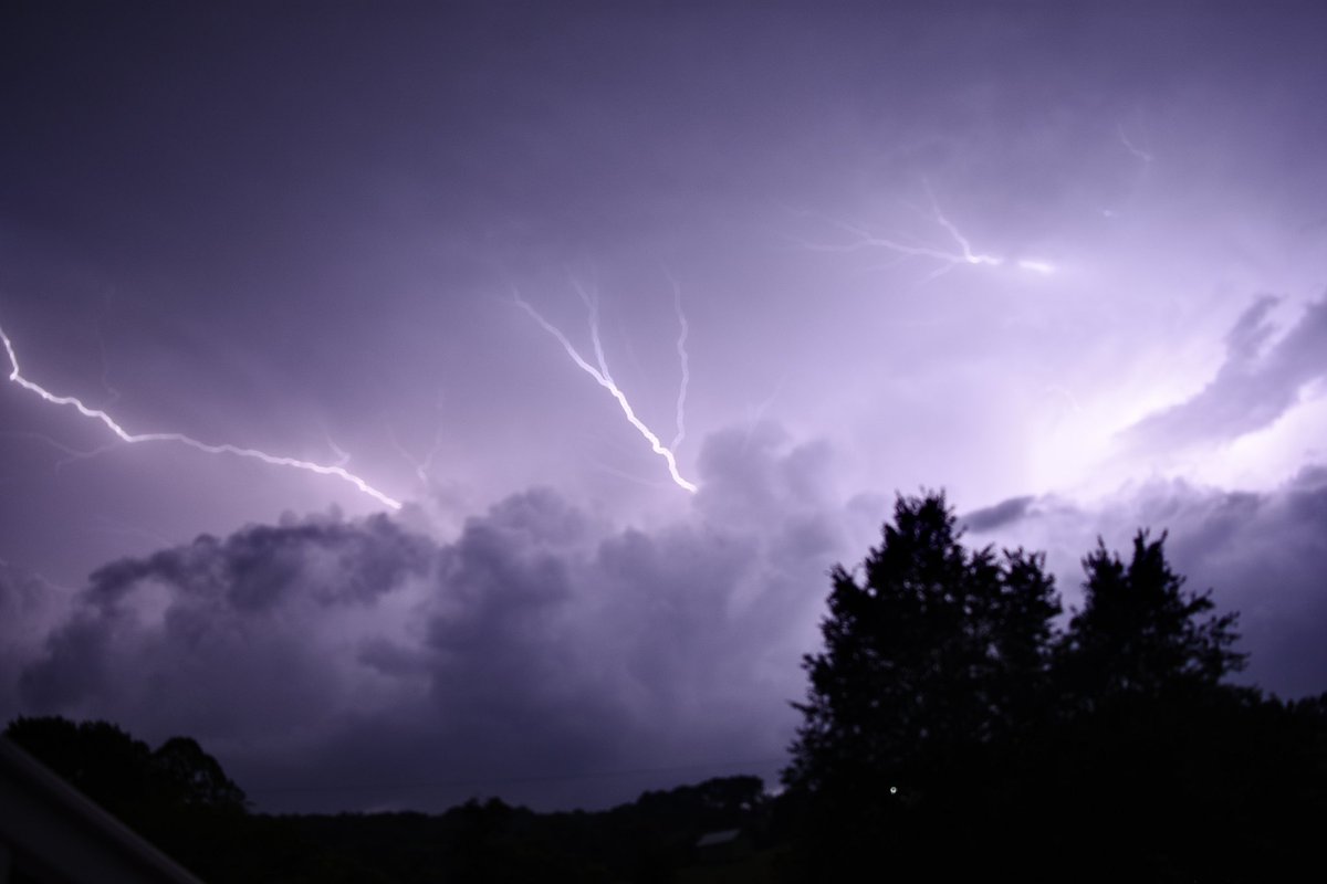 imr_wx's tweet photo. Did someone say meteorological spring?

#wxtwitter #stormszn https://t.co/tScHUyzhNk