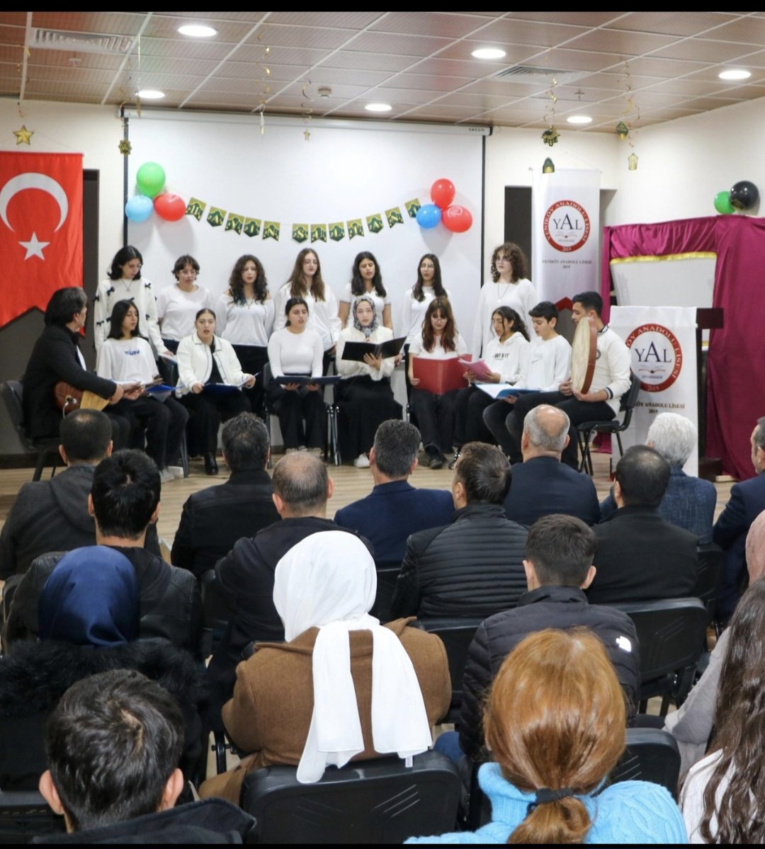 Genç <a href="/mebakub/">MEB AKUB</a> öğrencileri ile Sevgi Evlerinde hizmet alan gençlerimizi iftar programında bir araya getirdik.İftar öncesi tebessümler çoğaldı, gönüller ısındı, kardeşlik büyüdü <a href="/tcmeb/">Millî Eğitim Bakanlığı</a> @dhgm <a href="/omurfatih/">Ömür Fatih Karakullukçu</a> <a href="/ozkan_meb/">Özkan AVCI</a> <a href="/dbakirvalilik/">T.C. Diyarbakır Valiliği</a> <a href="/diyarbakiraile/">Diyarbakır Aile ve Sosyal Hizmetler İl Müdürlüğü</a> <a href="/Kizilay/">Türk Kızılay</a> <a href="/sadoglu_salih/">Salih Sadoğlu</a> <a href="/MetinTayarer/">Metin TAYARER🇹🇷🇹🇷🇹🇷</a>