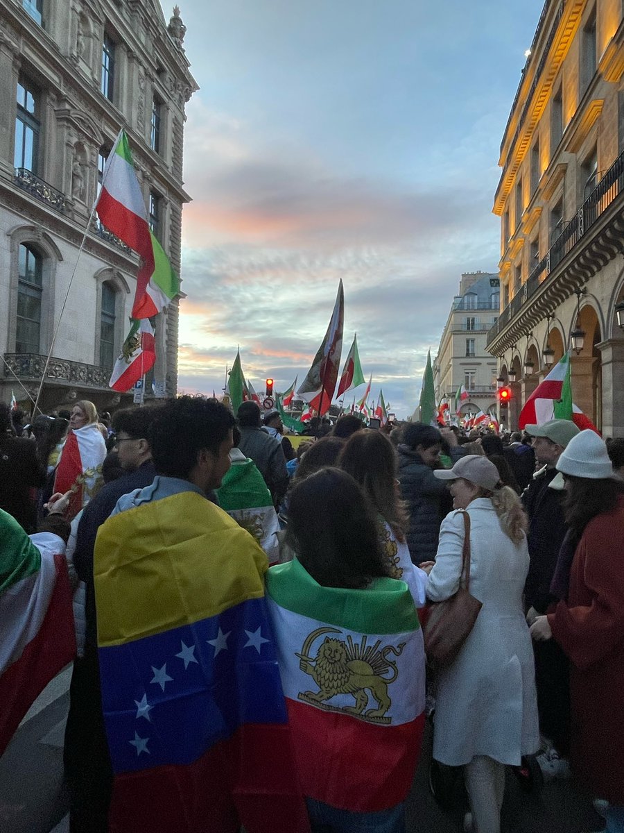 🇮🇷 🤝🏽🇻🇪