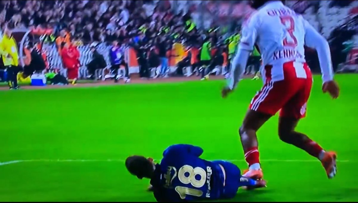 Hakemin devam dediği pozisyona bakın. Allah belanızı versin.