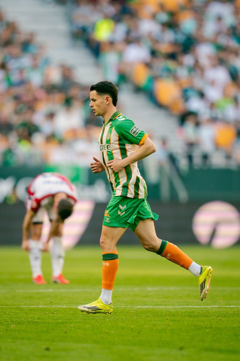 A mí me tienen que presentar a los jugadores mexicanos que son mejores que Álvaro Fidalgo según Oribe Peralta. Al menos de momento, no veo a ninguno jugando en España y con el nivel que está mostrando el ex América en el Betis.

Hay muchos que no están de acuerdo con la llegada