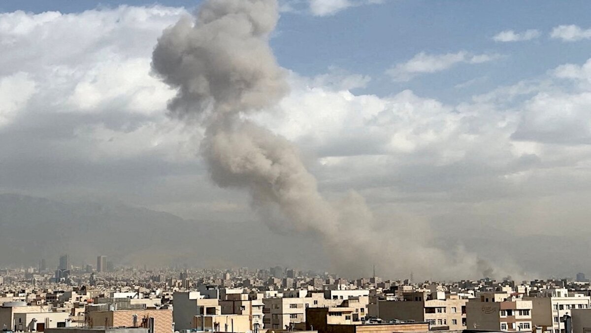 CerfiaFR's tweet photo. 🚨🇫🇷🇮🇷🇮🇱🇺🇸 ALERTE INFO | Le porte-avions Charles-de-Gaulle va être DÉPLOYÉ en mer Méditerranée en marge de la guerre entre l’Iran et Israël/États-Unis. (BFMTV) https://t.co/1LPOHW9ota