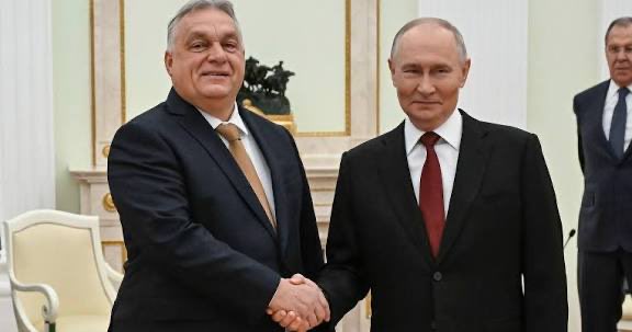 <a href="/OficjalnyJK/">Jarosław Kaczyński</a> Dzięki PiS i wójtowi z Pcimia Polacy zostali pozbawieni perły w koronie naszego przemysłu naftowego, jakim był Lotos.
Sprzedano go za roczny zysk spółki, co praktycznie można uznać za zdradę narodową.
Wydano kilka miliardów złotych na ropę, której nigdy nie dostarczono do kraju.