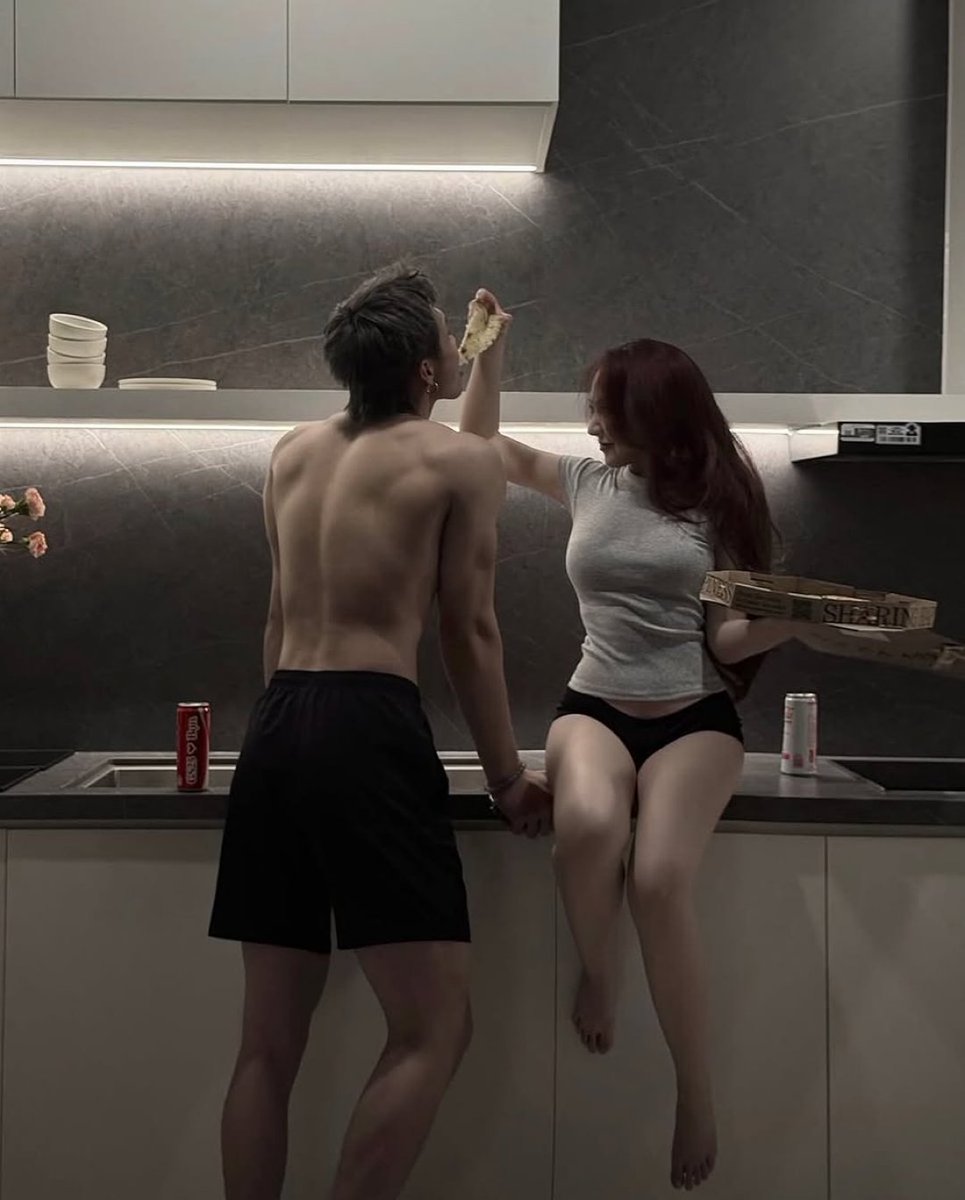 Couple Feelings tweet media