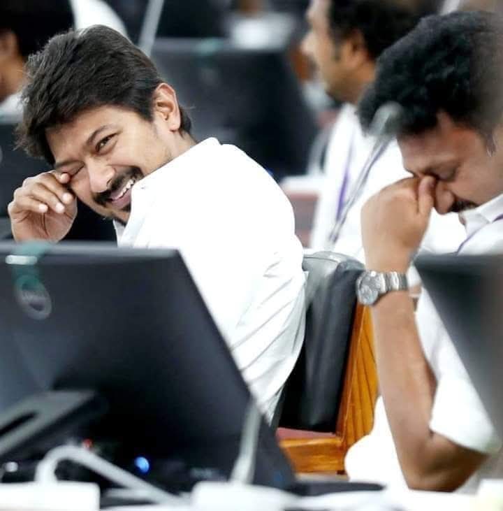 emmeskhaleel's tweet photo. //திமுகவை சேர்ந்த "யாரோ ஒருவர்" மோடிக்கு மட்டுமல்ல,  அவரோட டாடிக்கும் பயப்பட மாட்டேன் னு சொன்னதாக கேள்விப்பட்டேன் // மோடி

மாப்ளே, கேட்டியா.... யாரோ சொன்னாங்களாம்...

நம்ம பேரை சொல்ல அவ்ளோ பயம் மச்சா.... https://t.co/5mMDcrx6U3