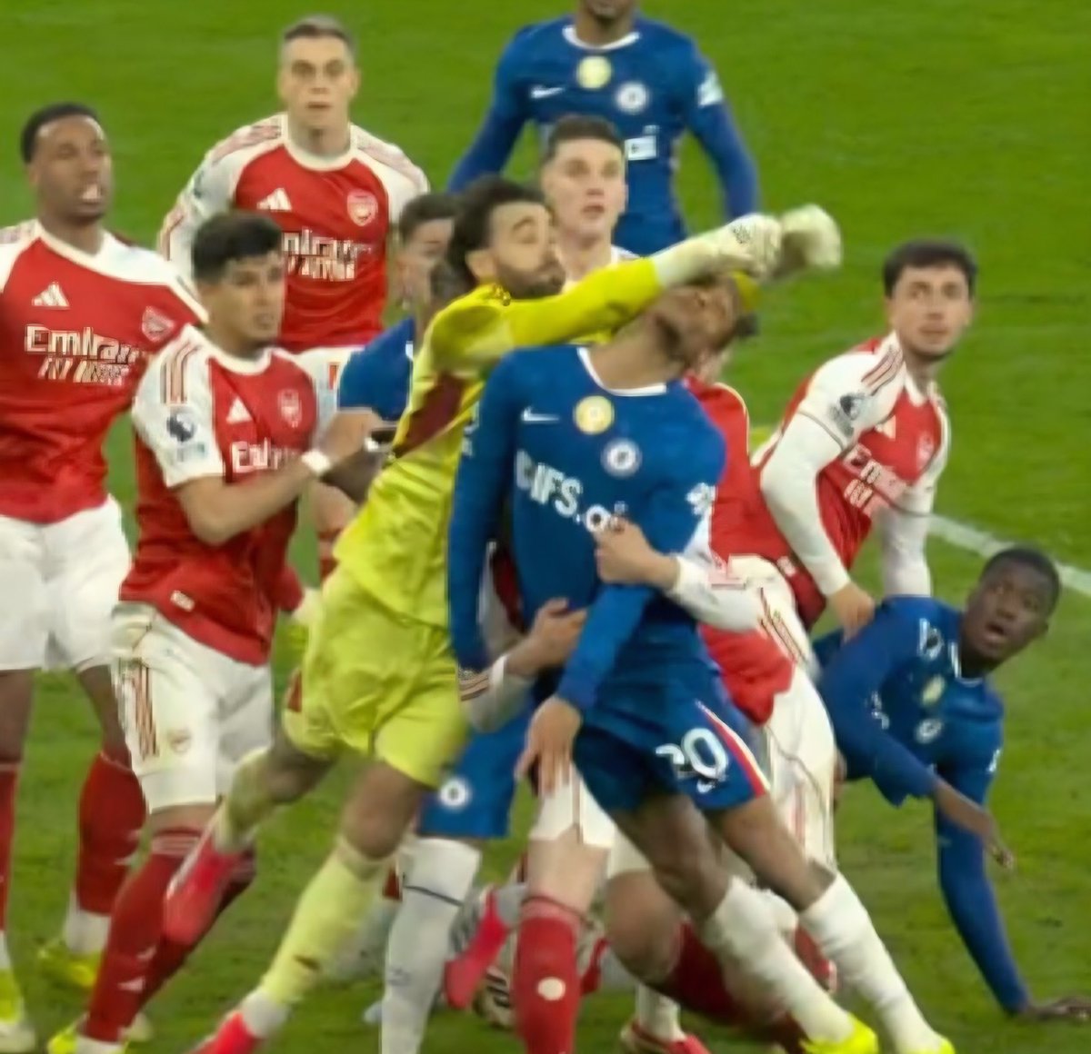 WMcCarthy94's tweet photo. No pen nah? Fuck off! Not blaming decisions but let’s get it right! https://t.co/QpuOEcnMSM