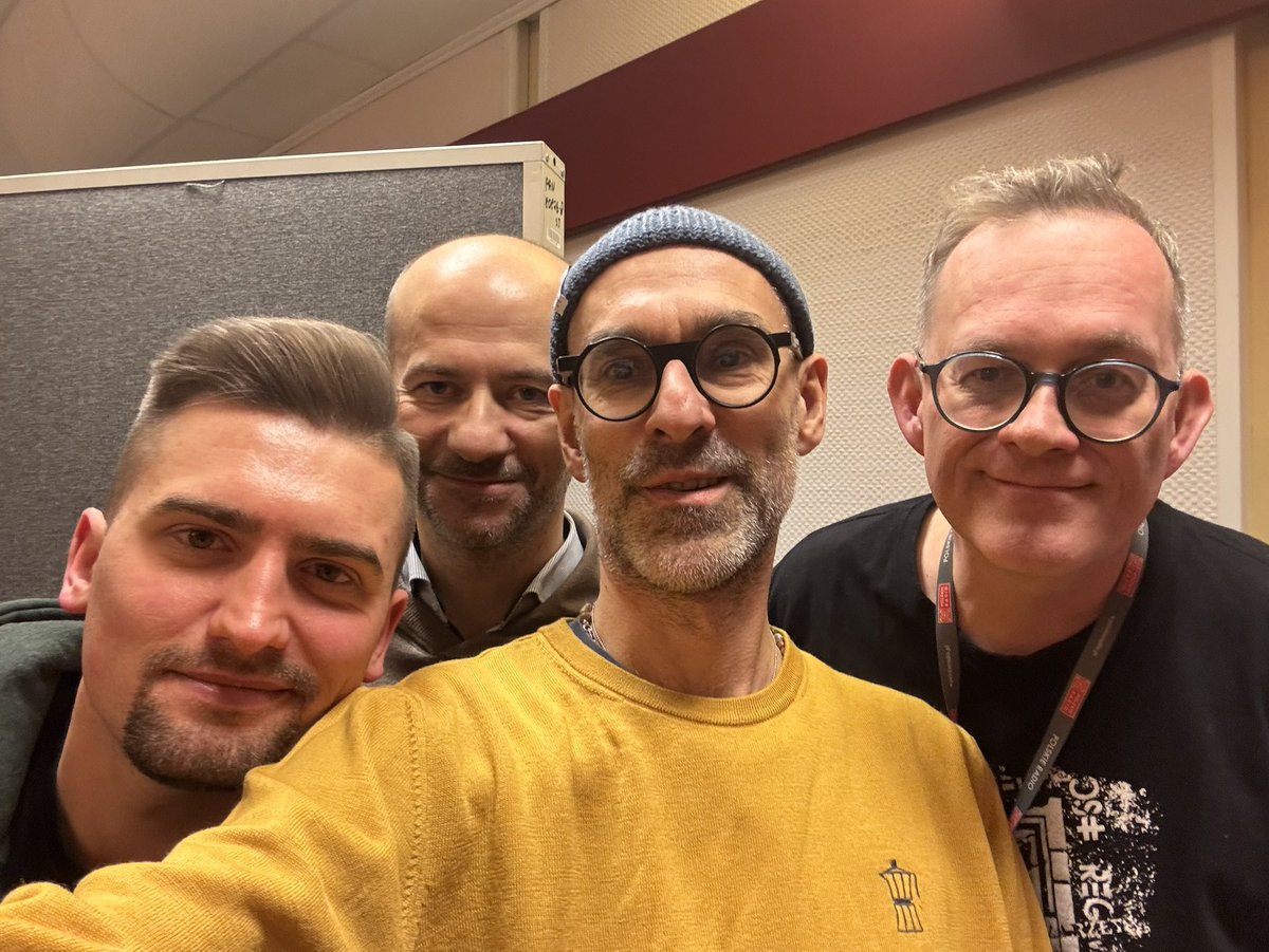 michalokonski's tweet photo. Ależ mocna audycja dzisiaj. O korupcji w polskiej piłce mówią ci, którzy się z nią zderzyli i którzy ją opisywali w najmroczniejszych czasach: sędzia @RafalRostkowski i autor bloga „Piłkarska mafia” @dominikpanek. Nazwiska, daty, miejsca, futbol jako lustro kraju w dobie transformacji - i to niespokojne pytanie, czy naprawdę nasza piłka dziś jest już zupełnie czysta? Zapraszamy z @FJastrzebski do @PR24_pl o 20:05, a potem na platformy streamingowe. Warto.