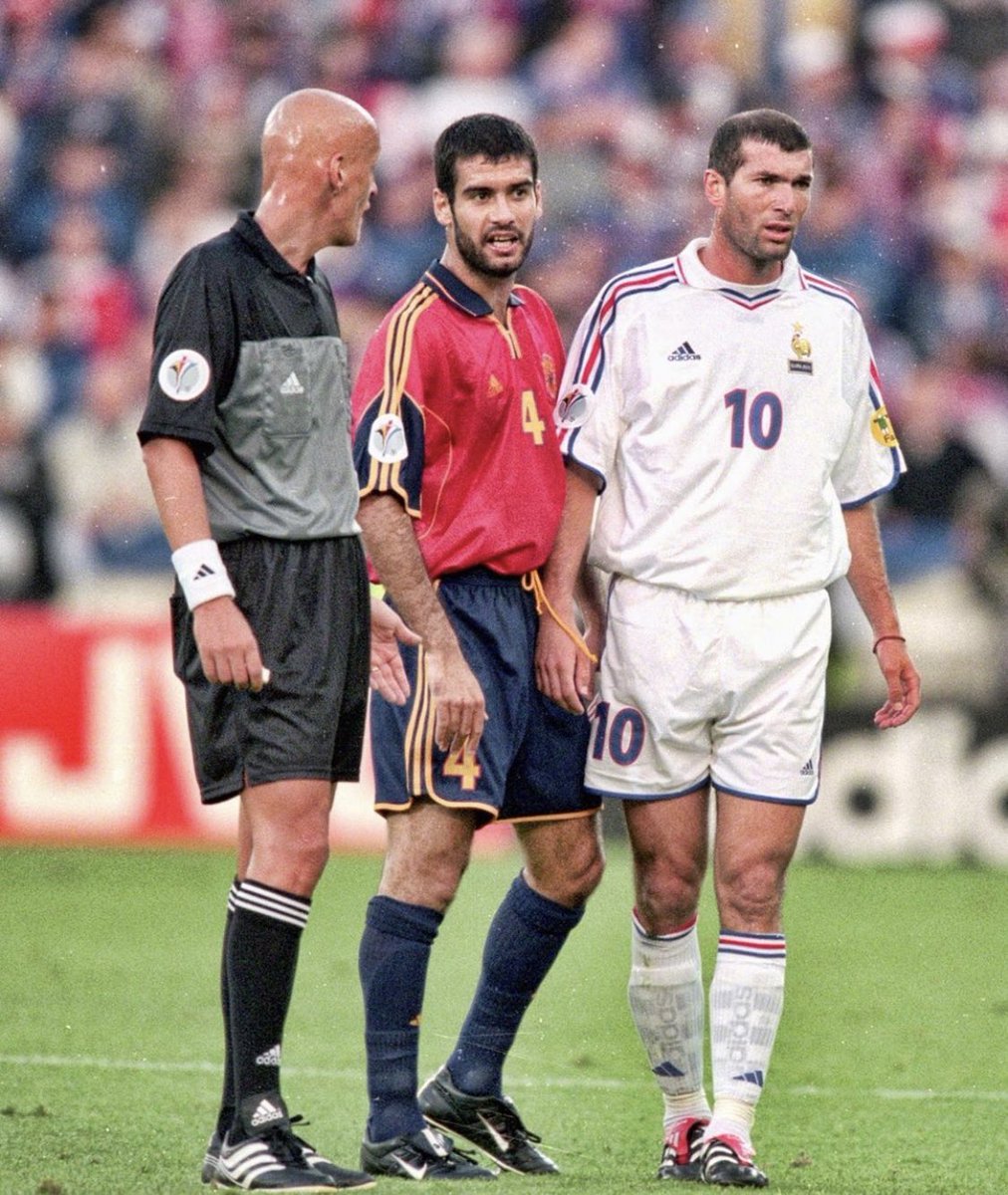 RMadridFrance_'s tweet photo. Pep Guardiola : "Zidane était trop fort, trop fort… C'est l'un des plus grands, sa façon de jouer au football, son comportement, c'était un gentleman.

Puis, en tant qu'entraîneur, il a remporté 3 Ligues des champions avec le Real Madrid.

Le football mérite des personnalités et des êtres humains comme Zidane."