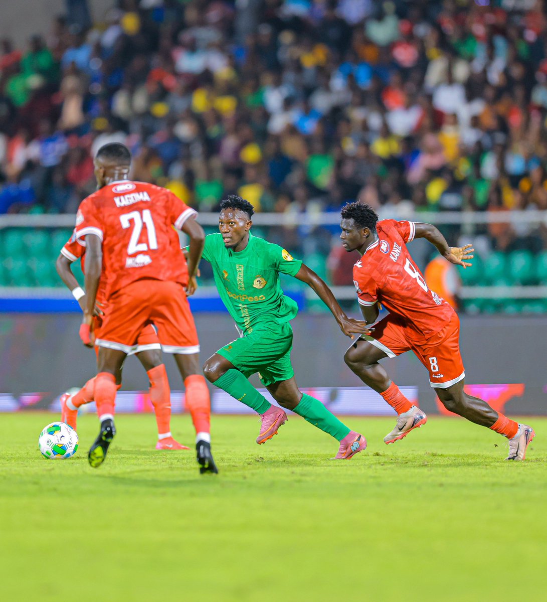 YoungAfricansSC's tweet photo. 57’ | #NBCPL 

Young Africans SC 0 🆚 0 Simba SC

#TimuYaWananchi
#DaimaMbeleNyumaMwiko https://t.co/qUY11cRZfz