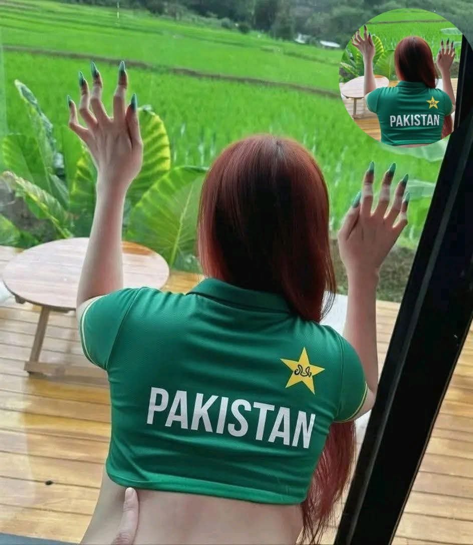 Koun le rha hai inki 🙈