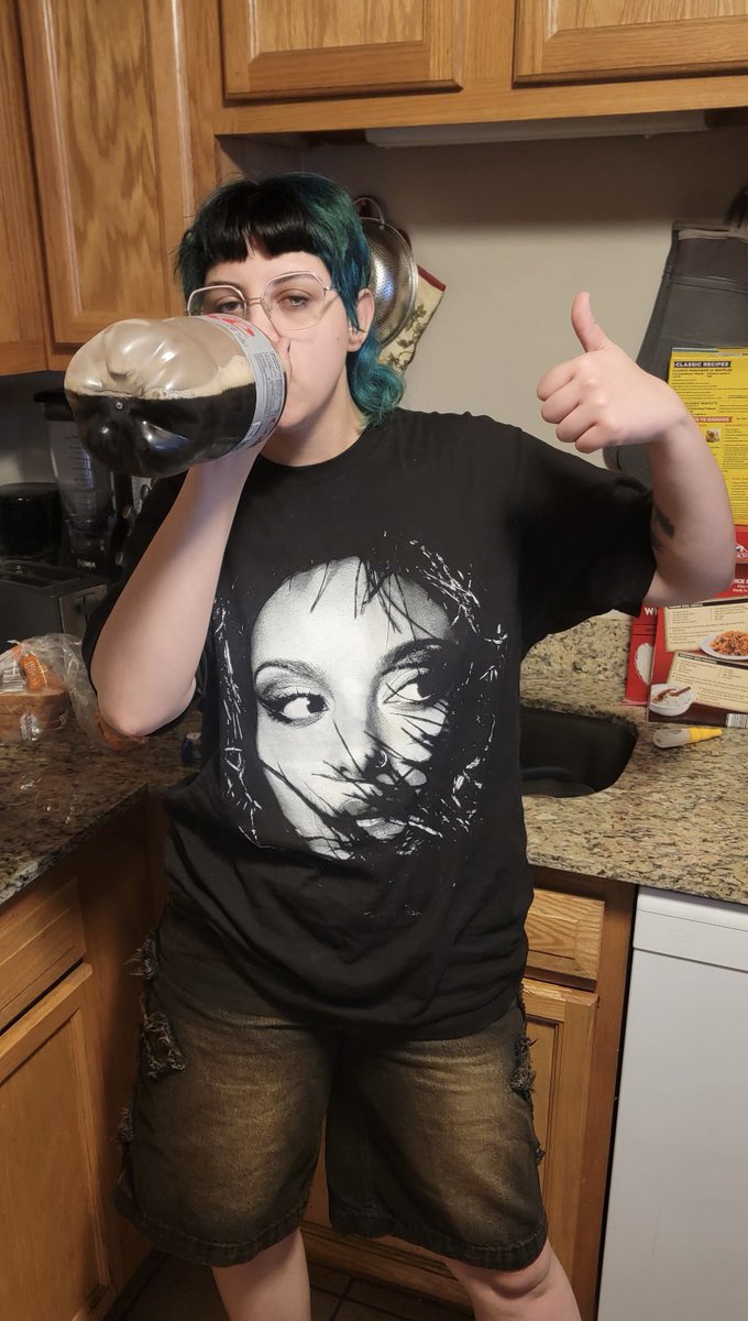 dmoltnlvrz's tweet image. #hungover #zake #based