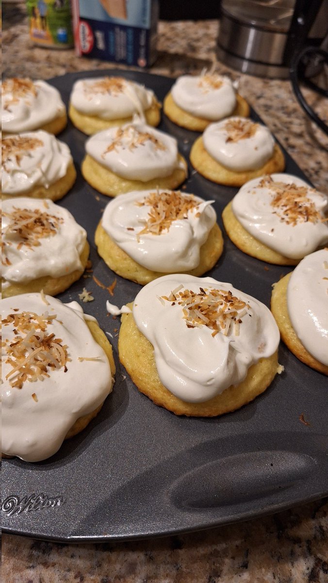 EuphoriaStorm's tweet image. Coconut 🥥 craving and this light, whipped dessert hit the spot ✨️ #cupcakes #desserts #coconut