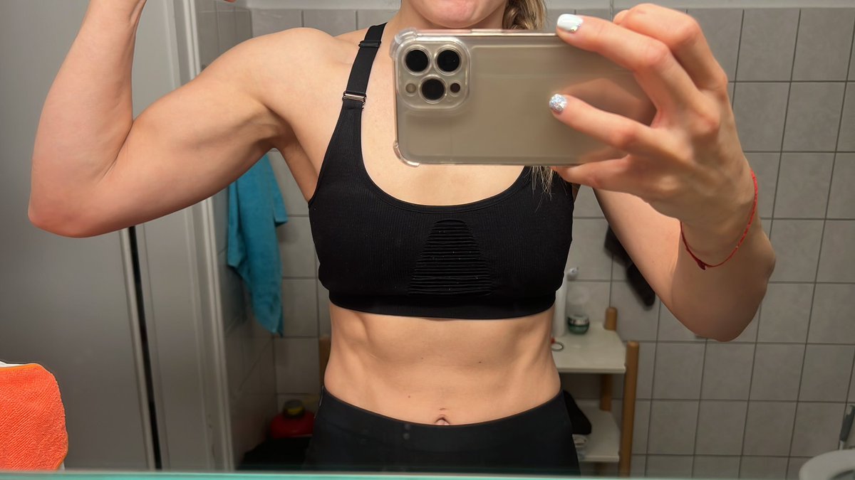 WrestlerOrsiB's tweet photo. You definitely made me work in the last few days..🤭
Any opinion?😜
#feelingstrong https://t.co/6X0ZVTpJd3