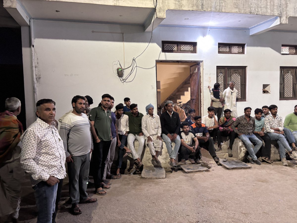 Kamlesh12469169's tweet image. आज गांव अजोलीया का खेड़ा तहसील गंगरार में हुई जन बैठक में ग्रामीणों ने प्रस्तावित फ़र्टिलाइज़र प्लांट के खिलाफ एकजुट होकर आवाज उठाई। हम विकास के खिलाफ नहीं हैं, लेकिन अपनी सेहत और पर्यावरण से कोई समझौता नहीं करेंगे। कृपया इस गंभीर विषय पर तुरंत संज्ञान लीजिए।#StopPollution