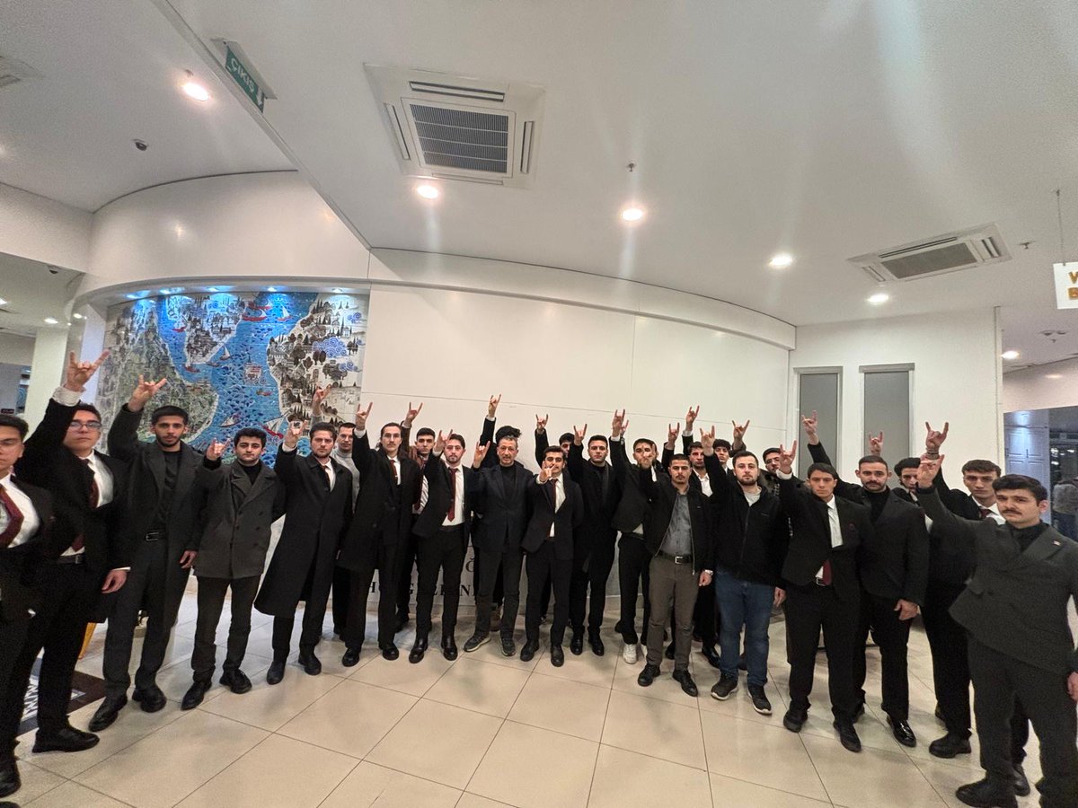 TuranHocaoglu's tweet photo. Türkiyenin birçok şehrinden katılımla 43. YILDIZLILAR İftar yemeğini dün gerçekleştirdik. 
Gelecek yıl 44. İftar yemeğinde eksiksiz bir şekilde tekrar bir arada olmayı Yüce Allah nasip eder İnşallah. Yıldız Ülkücüleri birlik ve beraberlikle Ülkü yolunda çalışmaya devam ediyor. https://t.co/KyoTZBkSJZ