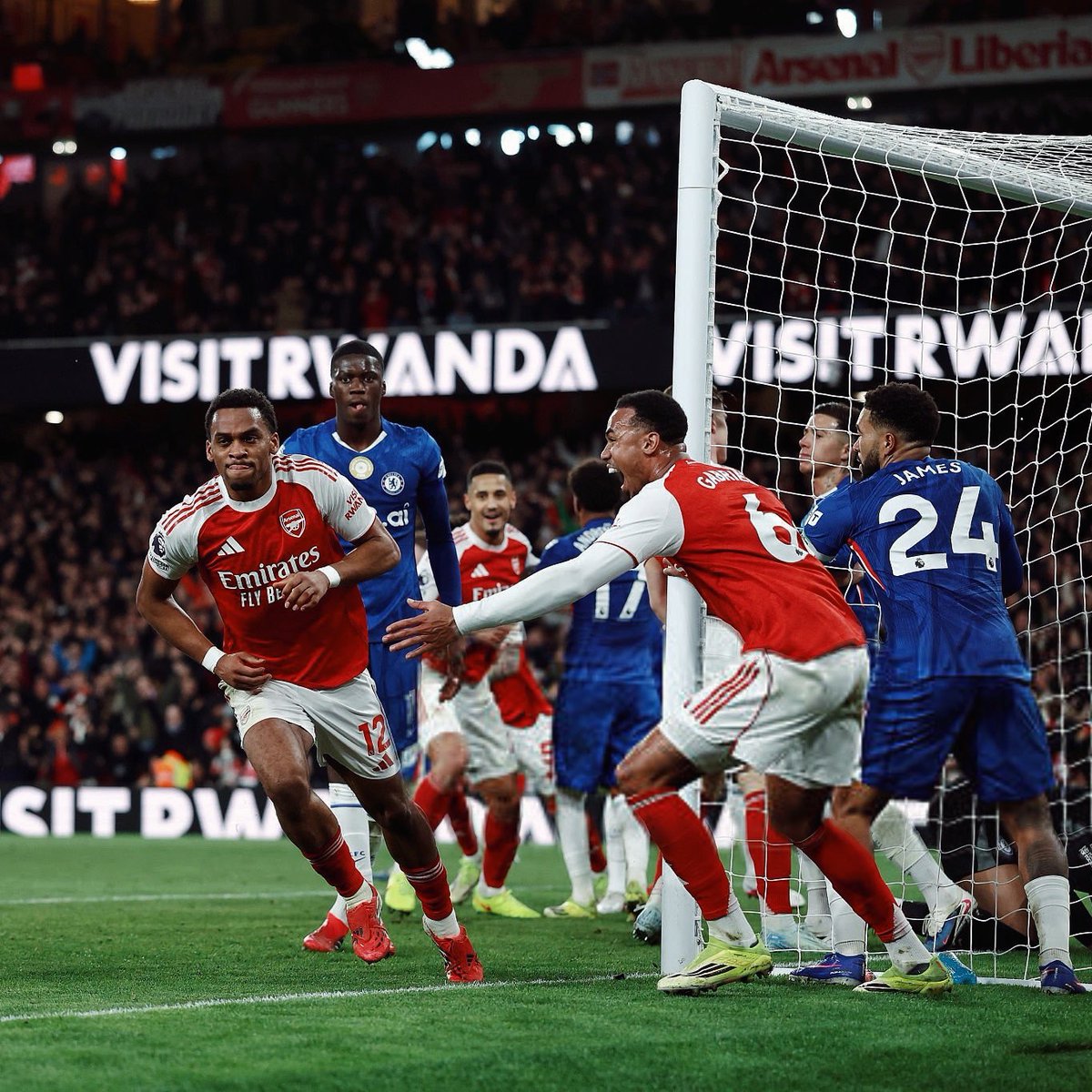 🚨 𝗗𝗜𝗗 𝗬𝗢𝗨 𝗞𝗡𝗢𝗪: The last time Arsenal beat Chelsea 3 times in the same season, they won the league (2003/2004).