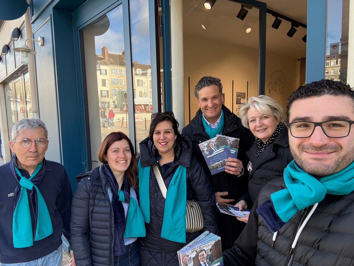 fredvalletoux's tweet image. Au marché de Fontainebleau, ce matin, avec l'équipe d'#EnsemblePourFontainebleau, la liste qui se réunit autour de Julien Gondard et de présenter les projets.

Merci aux Bellifontains pour leur accueil chaleureux &amp;amp; leurs encouragements à poursuivre le travail pour #Fontainebleau.