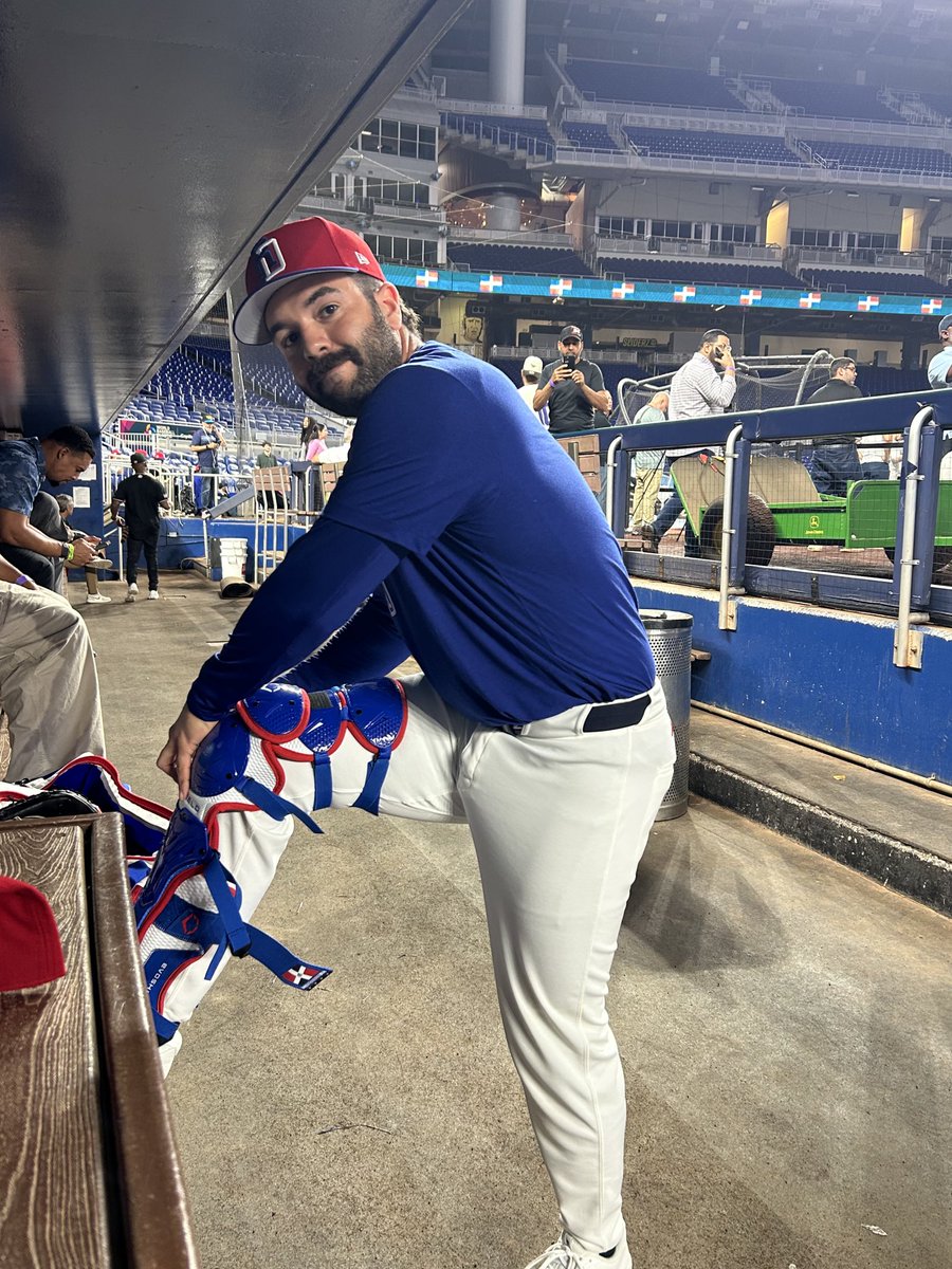 Austin Wells poniéndose los colores 🇩🇴 por primera vez